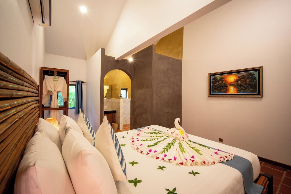 Family Villa, 3 Bedrooms, Private Pool - Photo 2