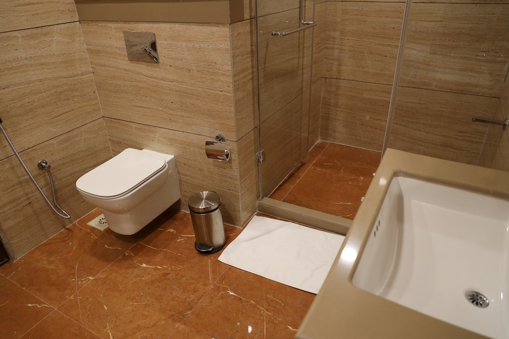 Suite - Photo 16