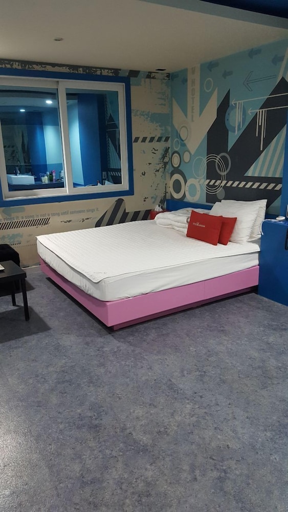Standard Room photo 2