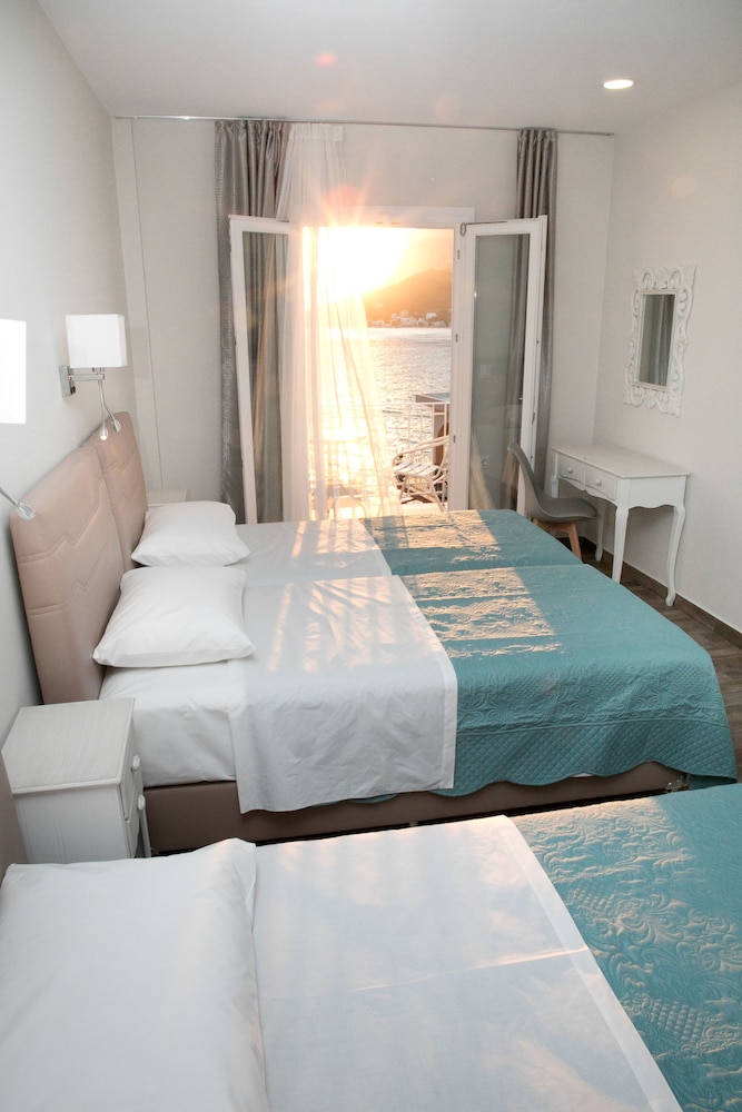 Triple Room, Sea View - Photo 2