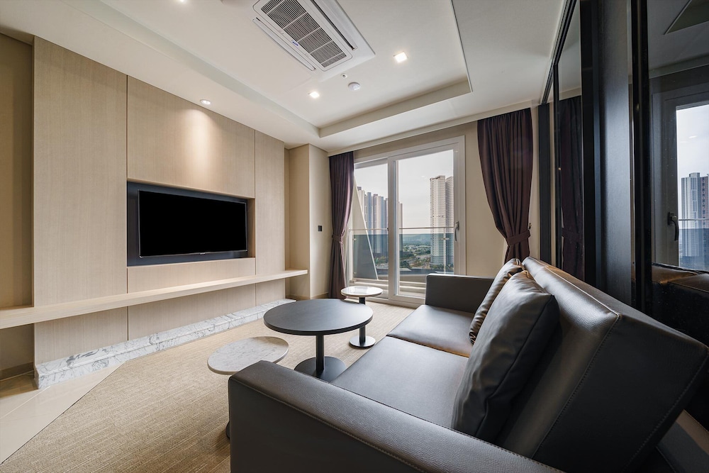 Royal Suite - Photo 8