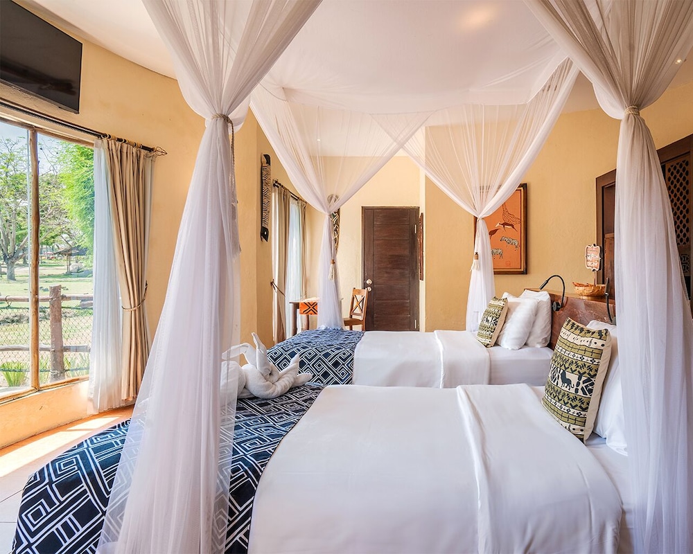 Twiga Deluxe Twin Room + Bali Safari Entrance & Safari Journey