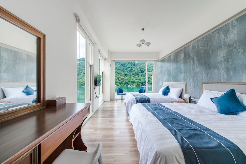 Superior Quadruple Room, Lake View - Photo 10