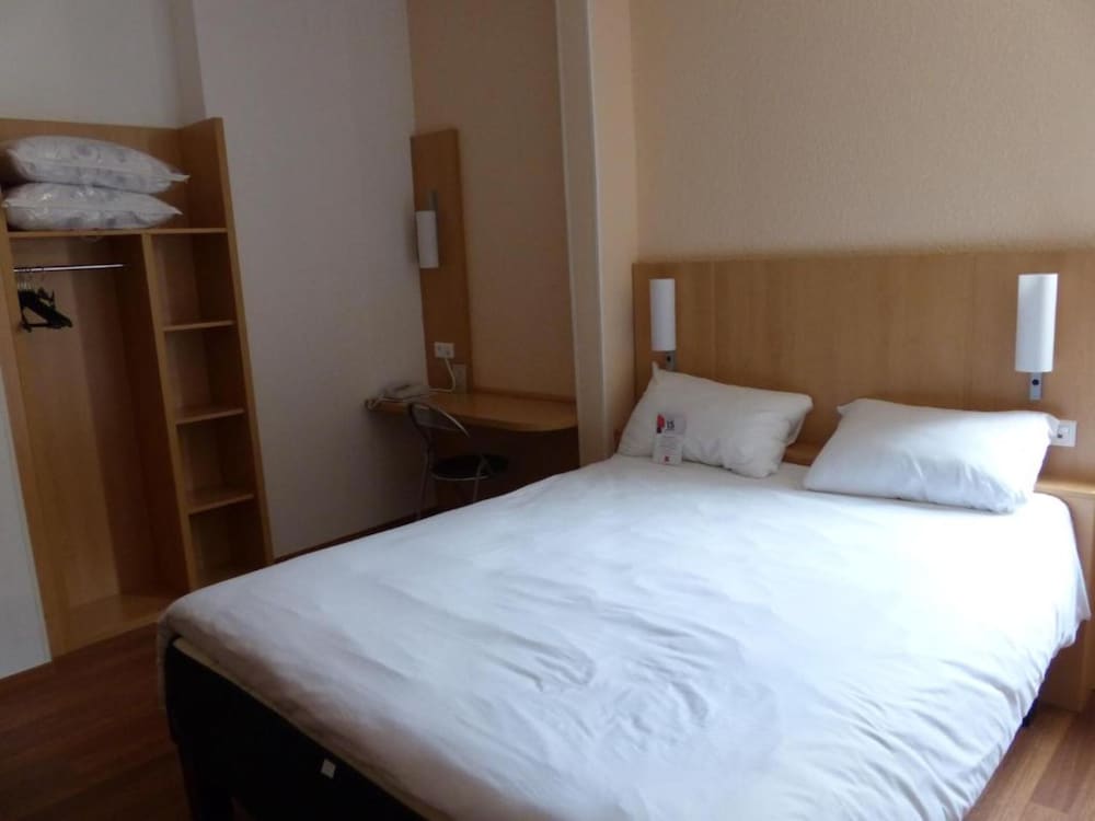 Standard Double Room, Multiple Beds - Photo 5