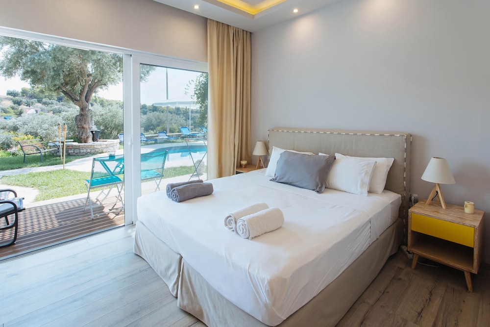 Junior Studio Suite, 1 King Bed, Pool View (Adults Only)