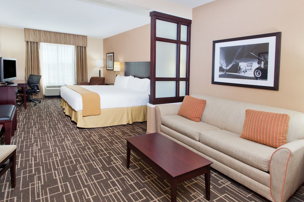 Suite, 1 King Bed (Walk-In Shower) - Photo 4