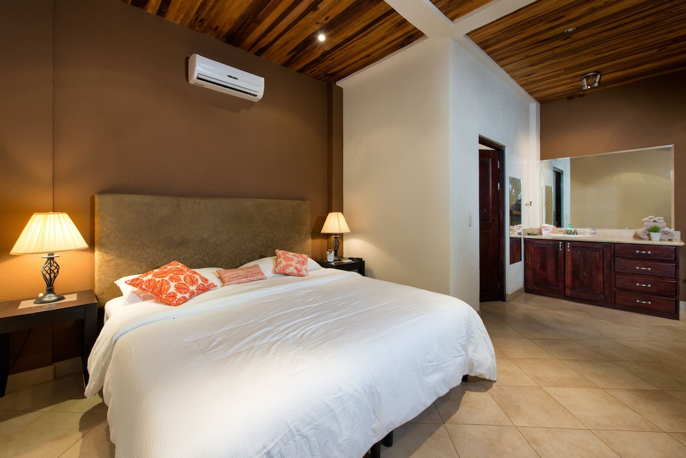 Deluxe Room, Multiple Beds, Pool Access, Ocean View