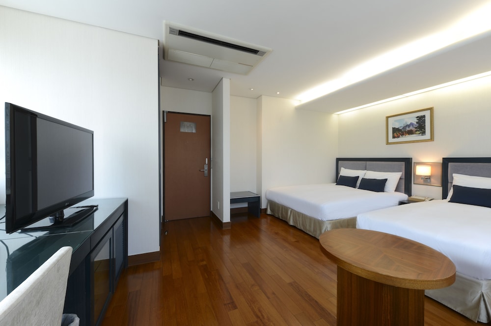 Deluxe Twin Room, Corner - Photo 4