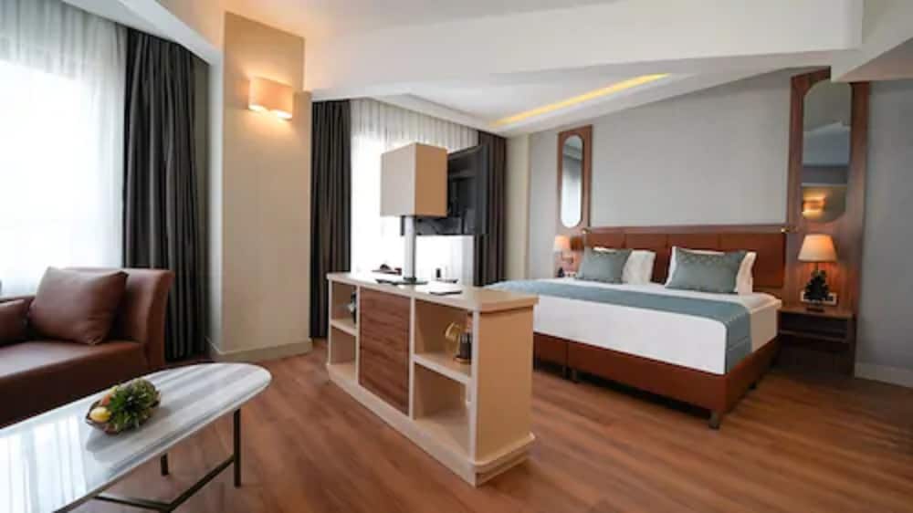 Suite with Balcony photo 2