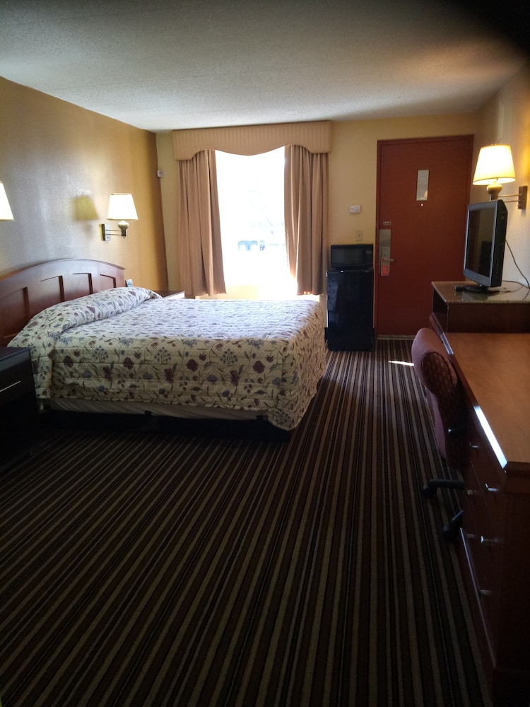 One Queen Bed Non Smoking - Photo 2