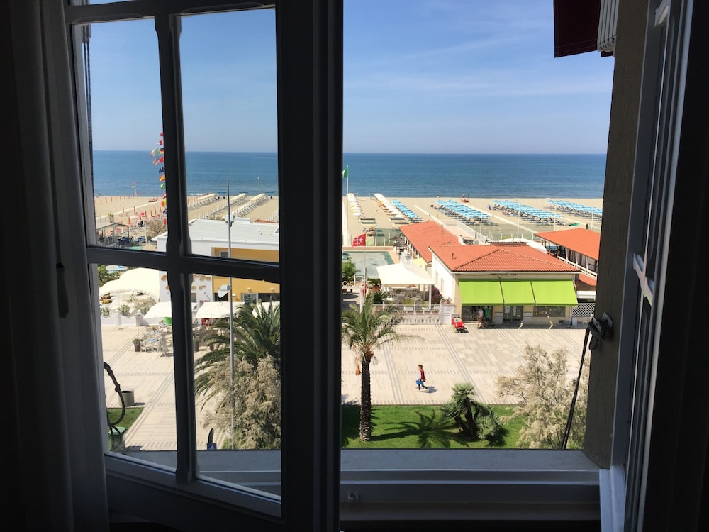Panoramic Quadruple Room photo 2