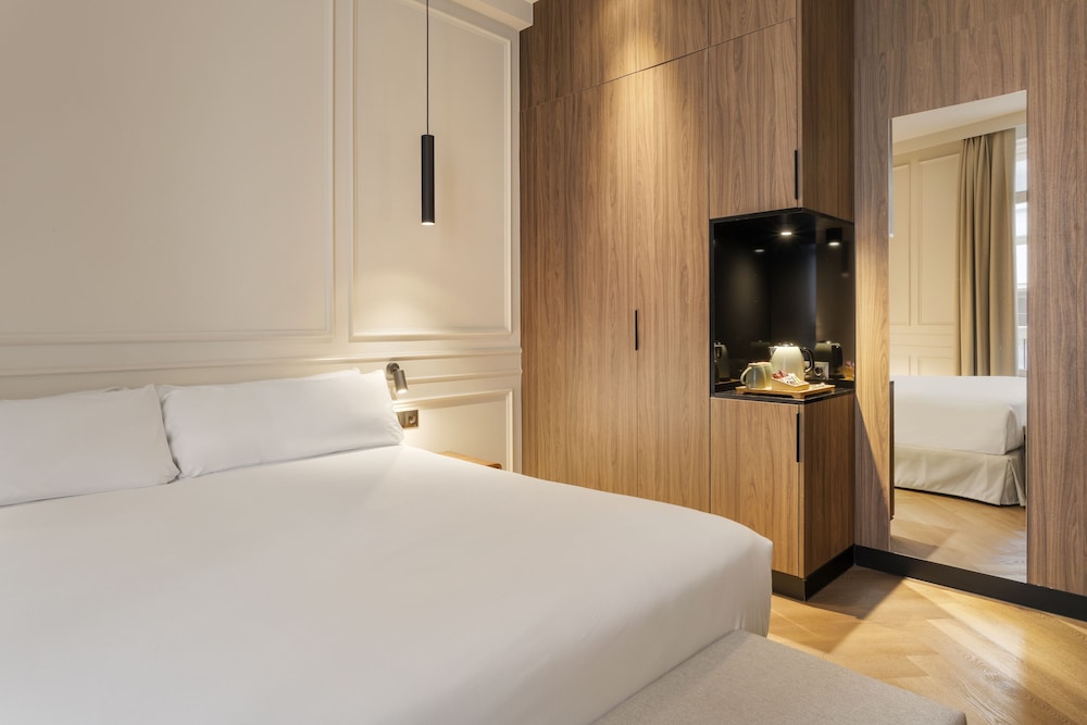 Premium Double or Twin Room photo 2