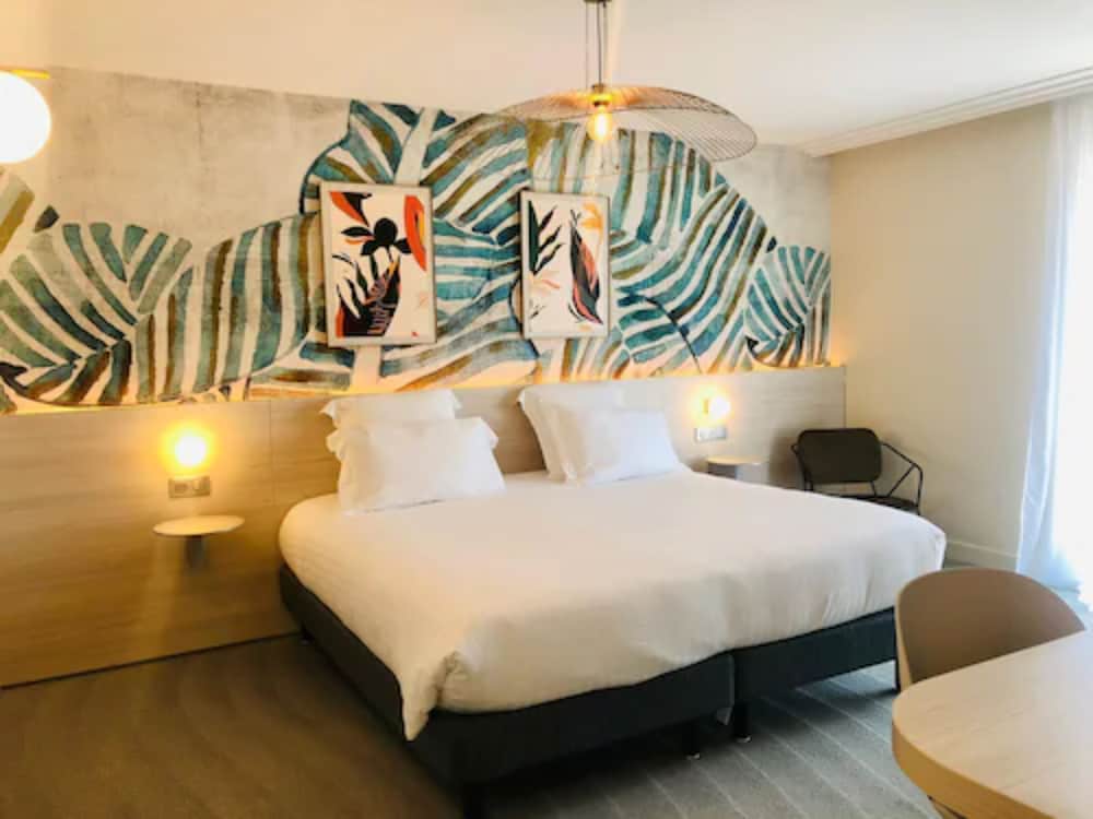 Deluxe Room, 1 King Bed, Non Smoking, Ground Floor (Twin bed on request) - Photo 9