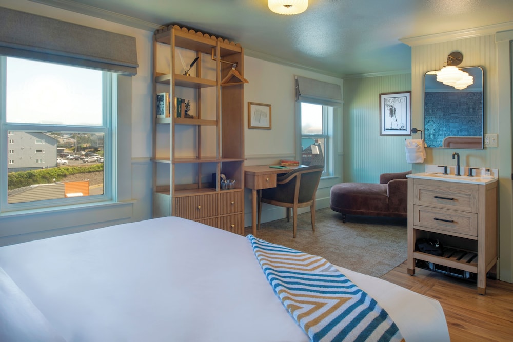 Drama - Oceanview King photo 3