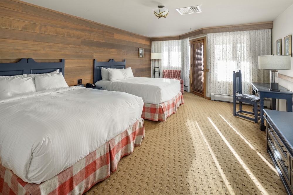 Edelweiss Queen Room