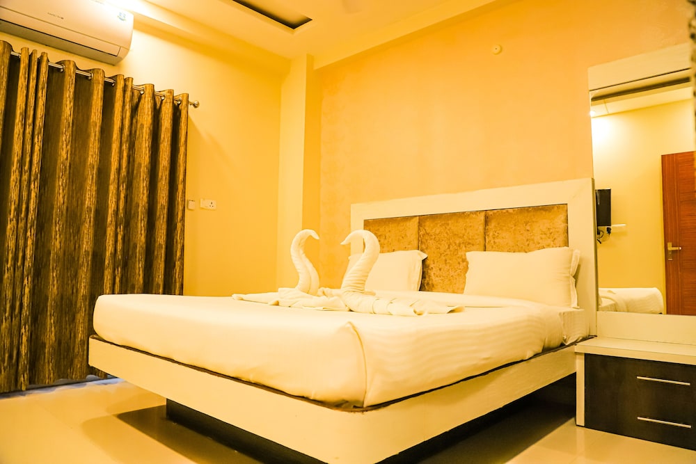 Executive Double Room Single Use, 1 Queen Bed with Sofa bed, Balcony, Garden View photo 2