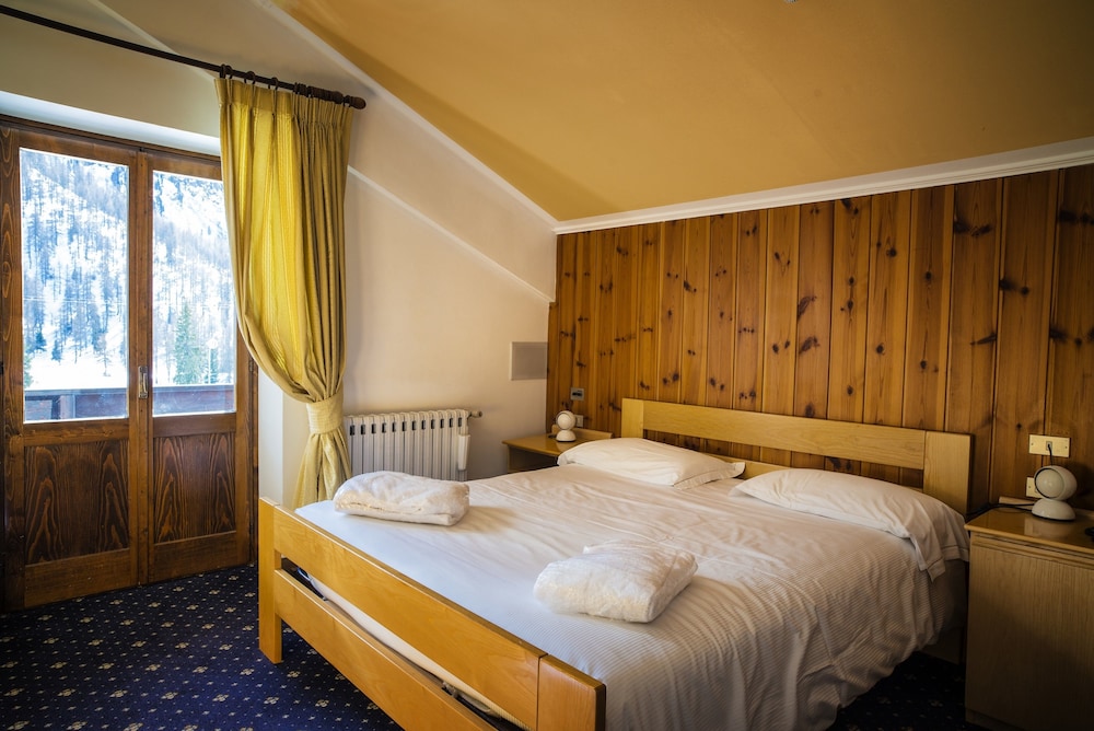 Classic Triple Room photo 2