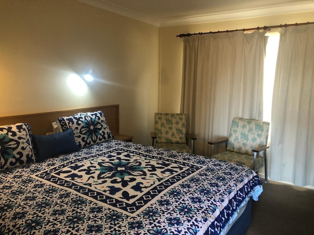 Deluxe Suite, 1 Bedroom, Non Smoking, Refrigerator (Deluxe Pillow Top Kingbed) photo 1