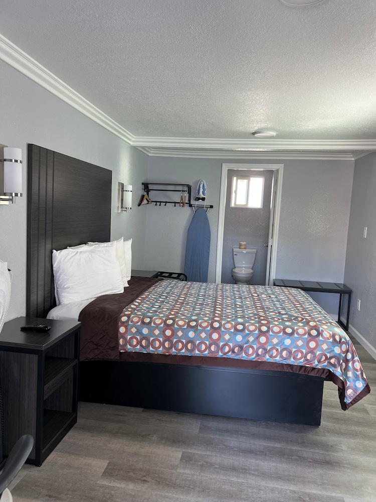 Room, 1 Queen Bed - Photo 4
