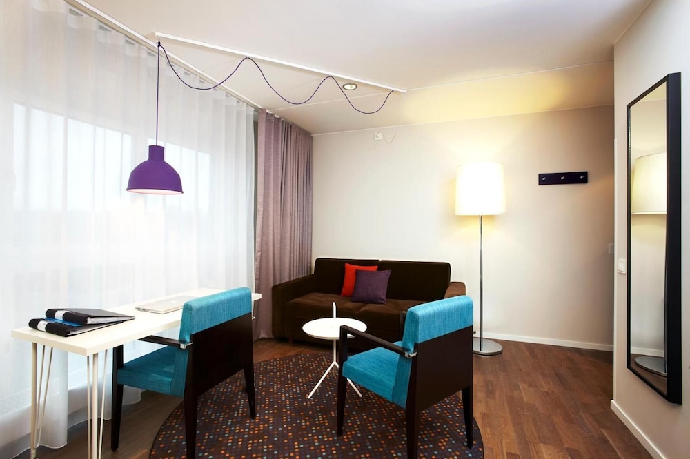 Family Room, 1 Queen Bed with Sofa bed (with sofabed 140 cm) photo 2