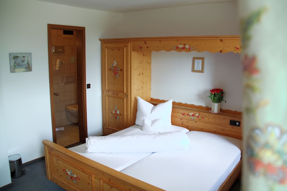Economy Double Room - Photo 4