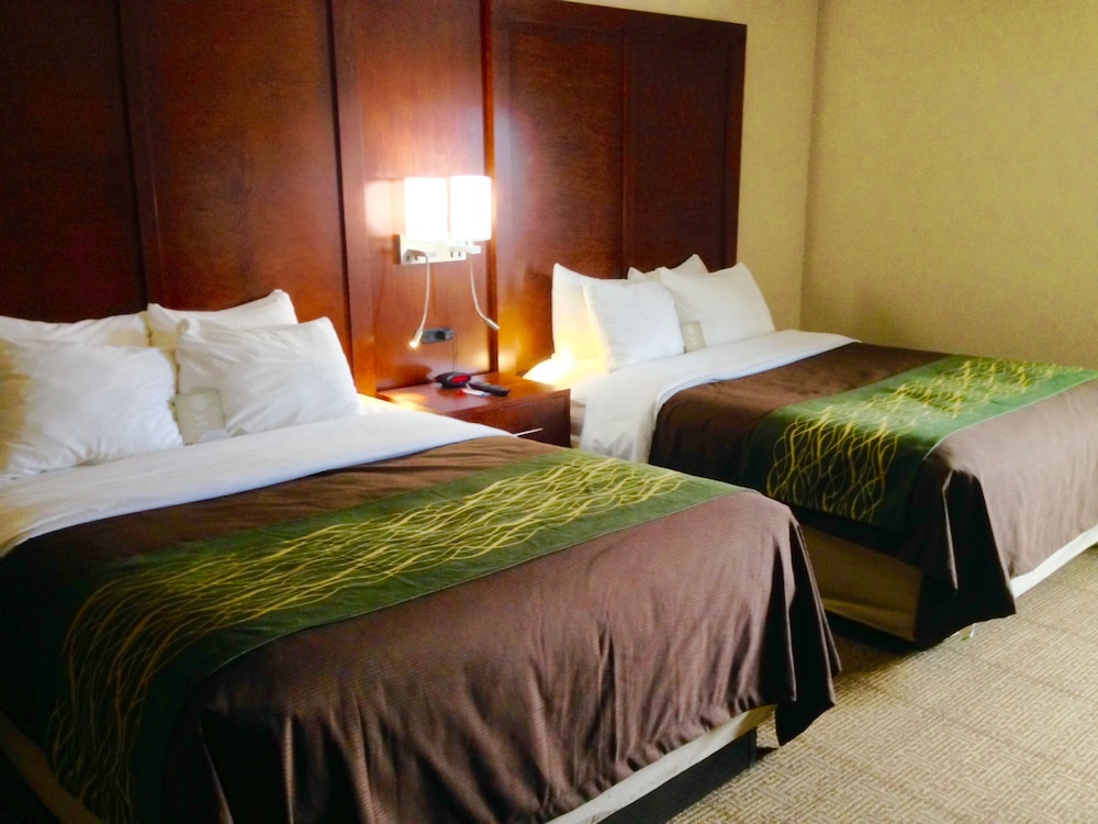Standard Room, 2 Queen Beds, Non Smoking - Photo 3