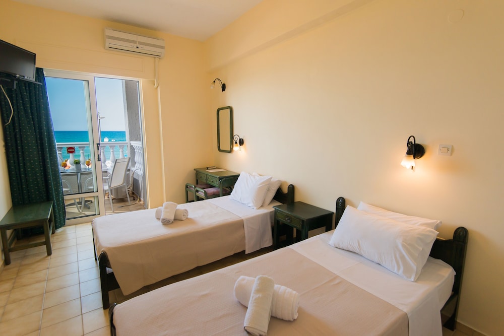Standard Double or Twin Room, City View, Beachfront photo 3