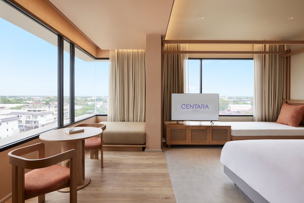 Deluxe Room, 1 King Bed (Premium) - Photo 4