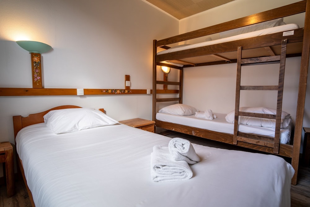 Economy Triple Room