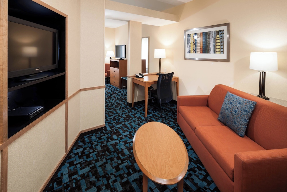 Suite, Multiple Beds (Mobility/Hearing Accessible, Tub) photo 3
