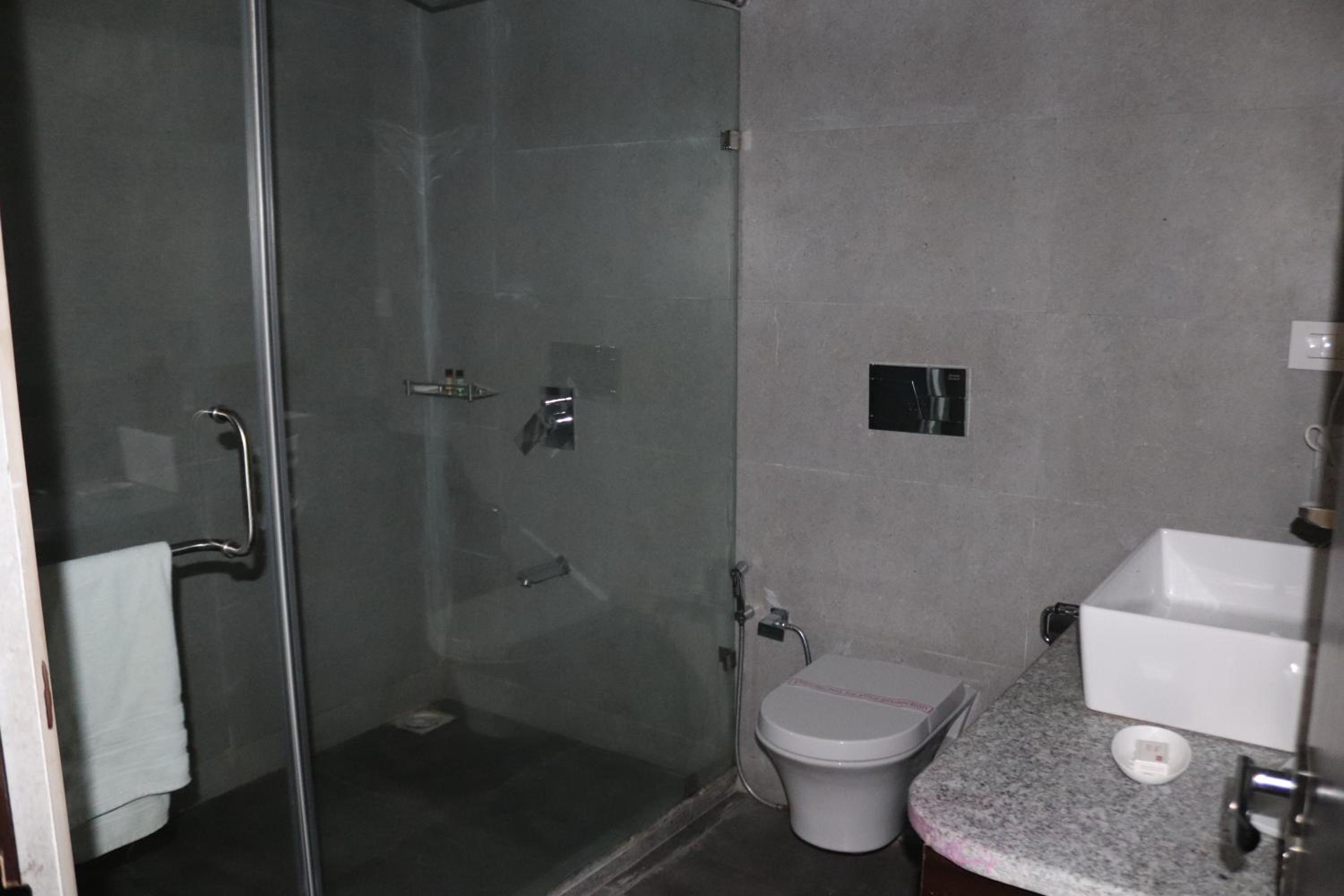 Deluxe King Room - Photo 2