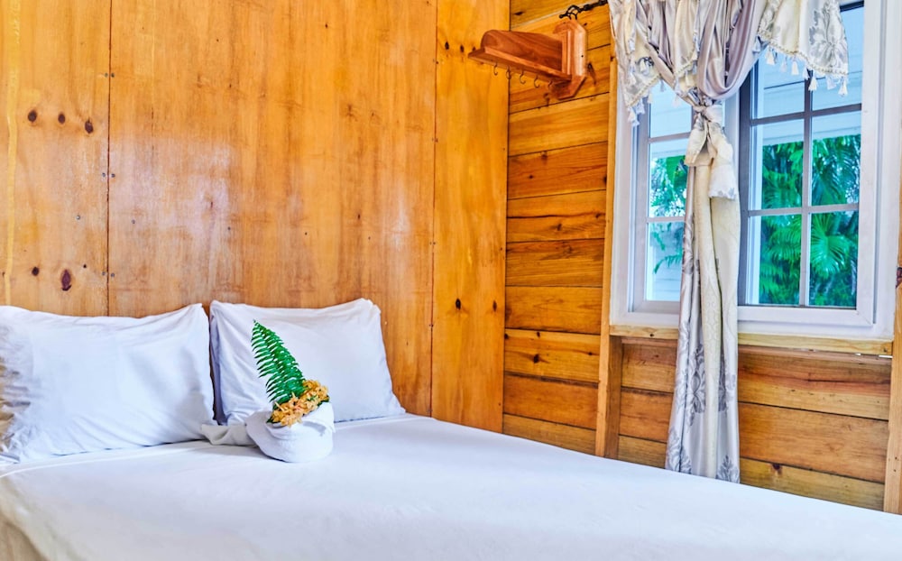 Sleeper Room with Private Bathroom photo 2