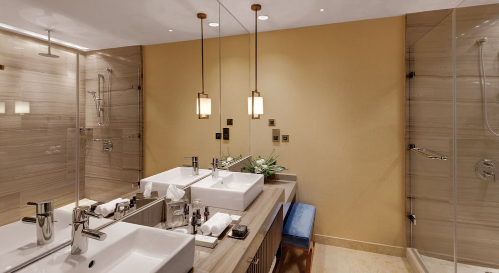 Junior Suite (City View)