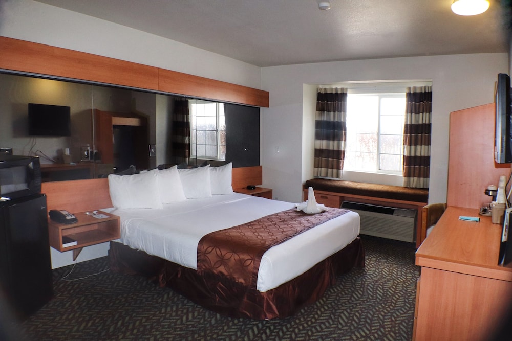 Room, 1 King Bed, Accessible, Roll-in Shower, Non Smoking - Photo 3