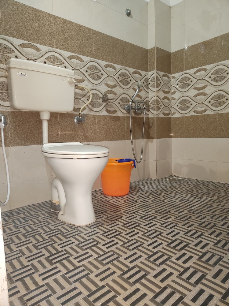 Standard Room (Non A/C) photo 2