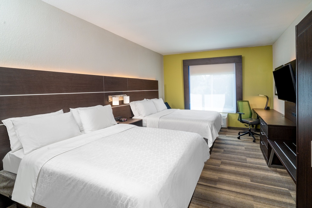 Standard Room, 2 Queen Beds - Photo 1