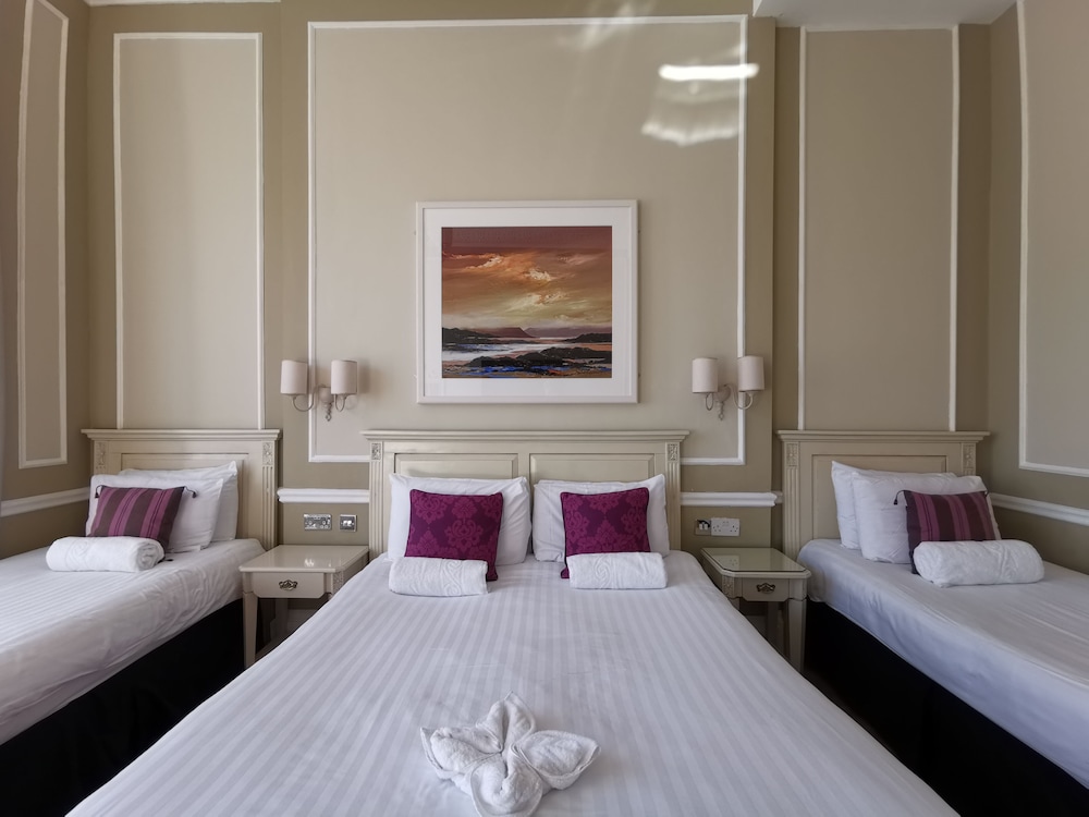 Classic Quadruple Room, Multiple Beds - Photo 3
