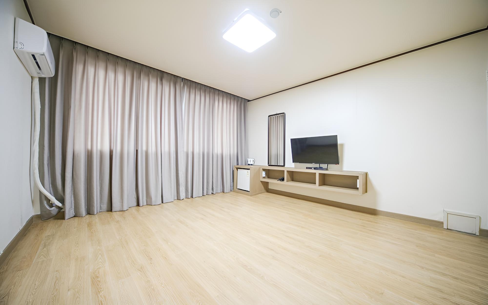 Room (Standard Room - Ondol (2 Person Rate )