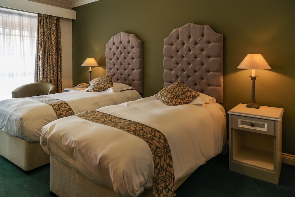 Twin Room, 2 Twin Beds, Ensuite, Ground Floor photo 1