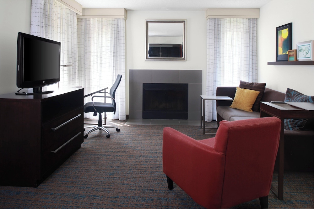Suite, 2 Bedrooms (Fireplace) photo 2