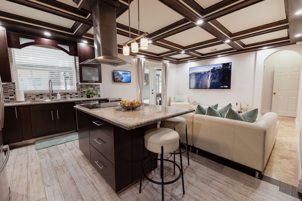 Miami Getaway Heated Pool House & Pool Table Villa, Foto 21