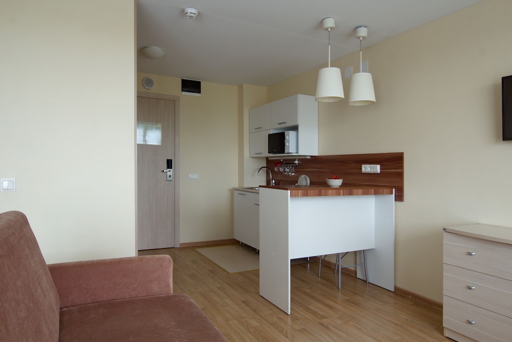 Family Studio, Kitchenette