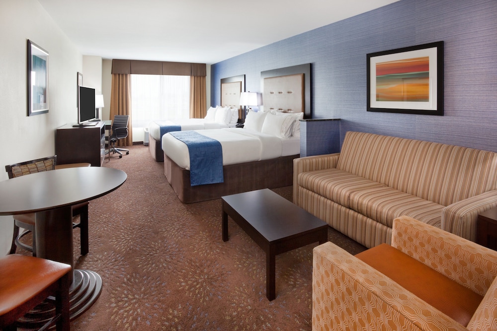 Suite, 2 Queen Beds (Additional Living Area) photo 2
