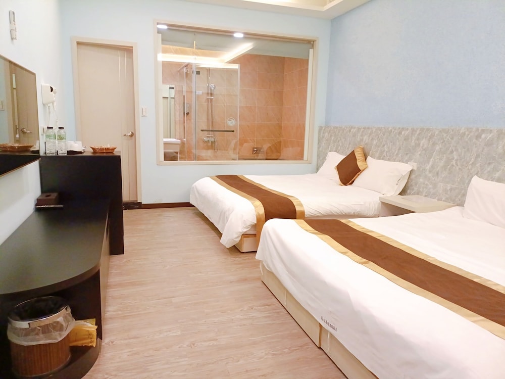 Superior Quadruple Room, Bathtub (No window and no balcony) photo 2