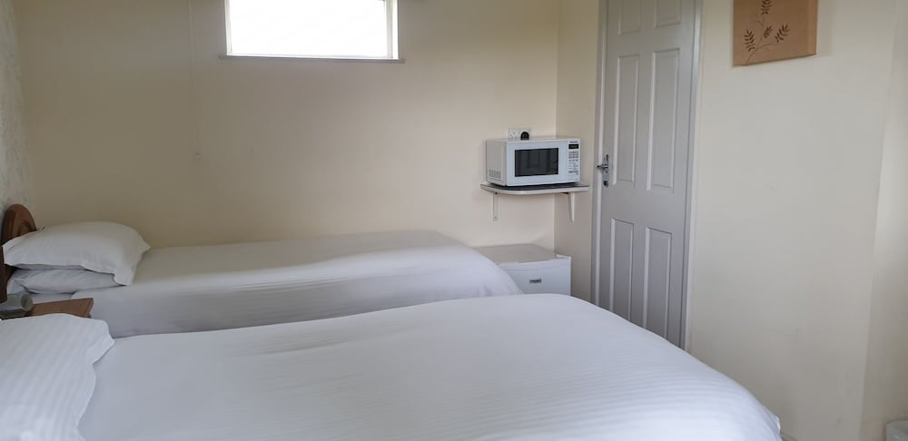 Standard Twin Room, Ensuite, Garden View photo 3