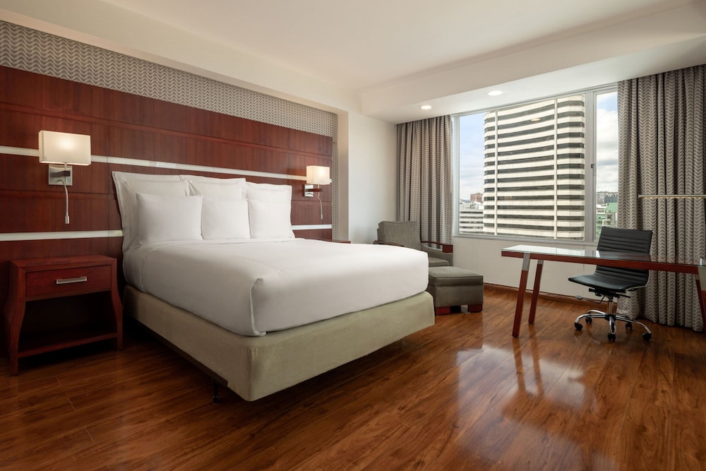 Suite, 1 King Bed, Terrace (City View) - Photo 9