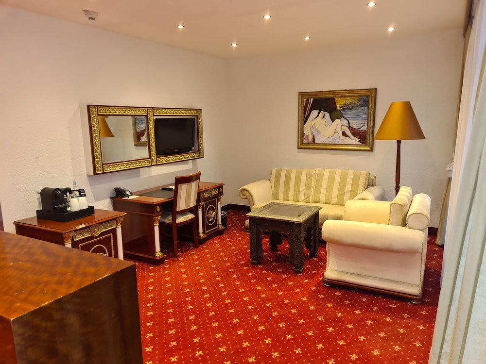 Exclusive Studio Suite, 1 King Bed - Photo 2