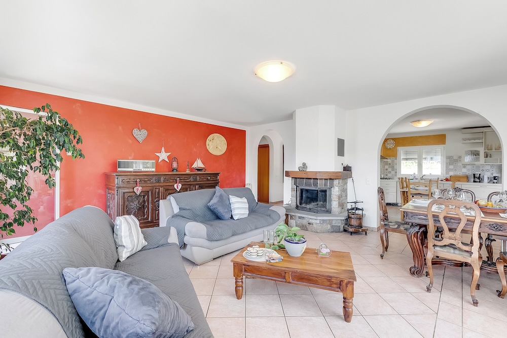 Family Apartment, Multiple Bedrooms, Mountainside (Gambarogno Vista Bella 1) photo 3