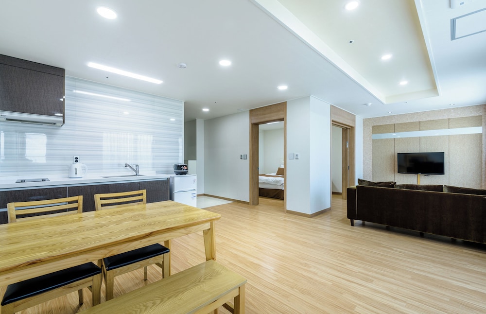 Suite (Modern)