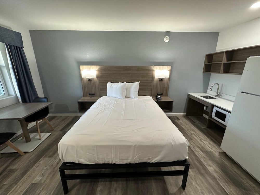 Room, 1 Queen Bed, Non Smoking - Photo 2